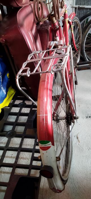Bicicleta antiga, pasteleira