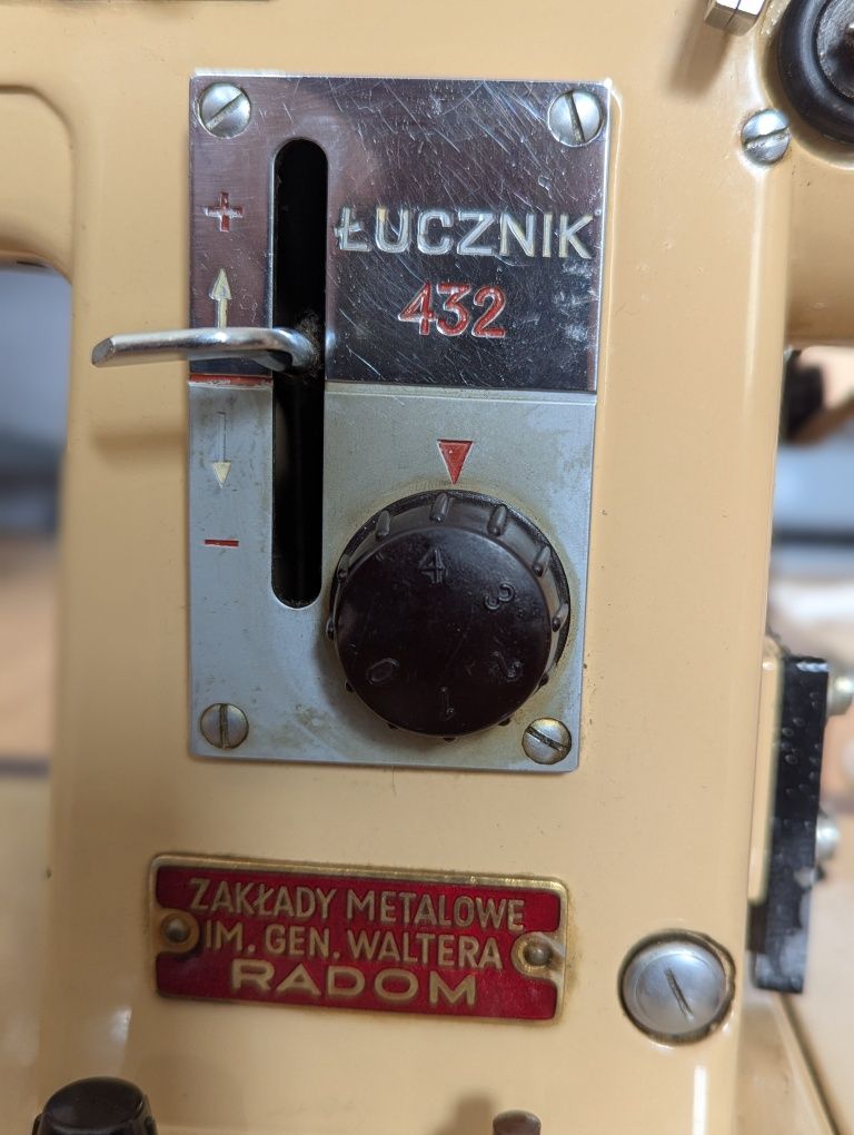 Maszyna do szycia Łucznik- Radom
Używana, sprawna w dob rym stanie, -s