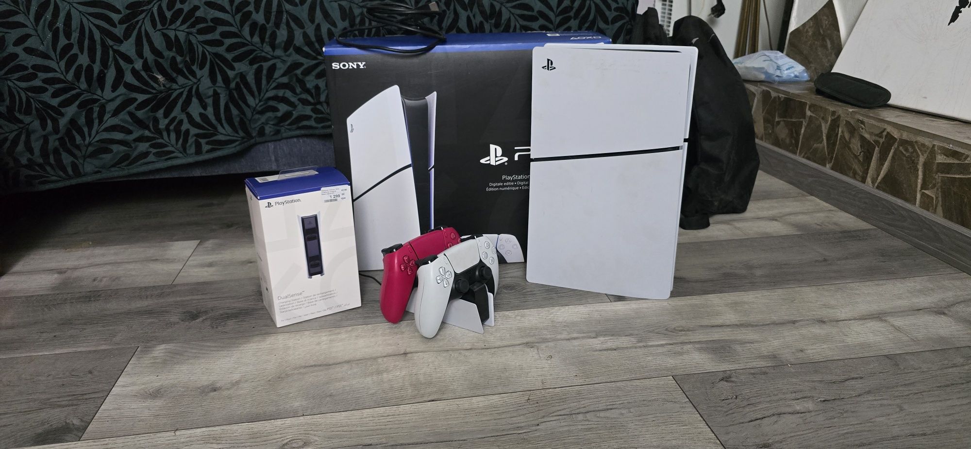 Play Station 5 + 2 гейпада + зарядная станция на 2 геймпада