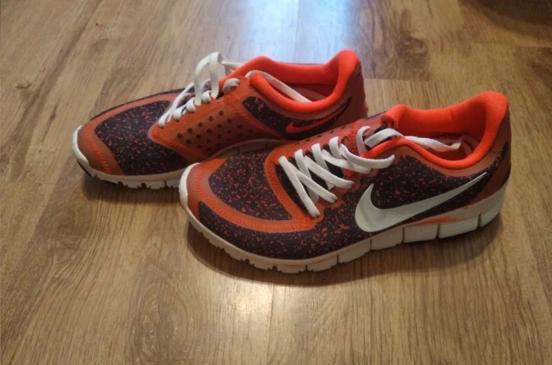 Buty NIKE Free 5.0 idealne do biegania rozm. 37.5

58 zł