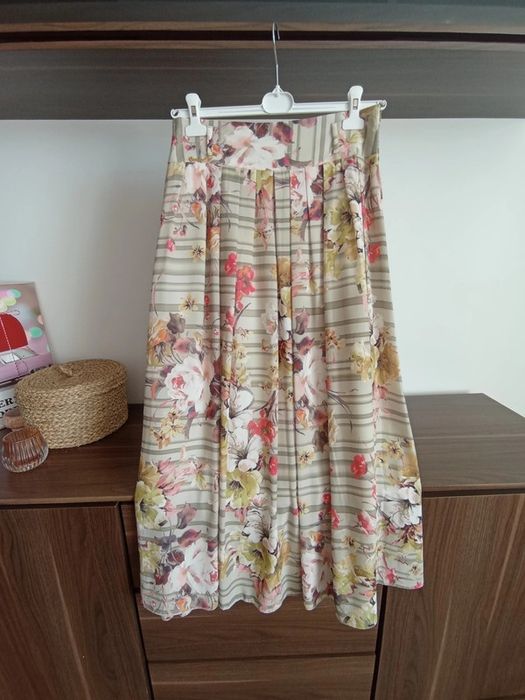 Piękna długa spódnica kolorowa maxi