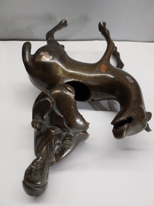 Kadzielnica z brązu,  figurka