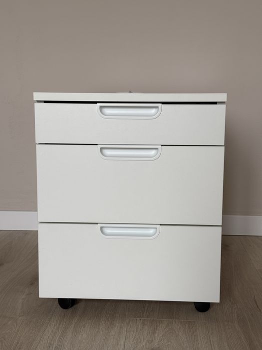 Galant Ikea Komoda na kółkach nowa