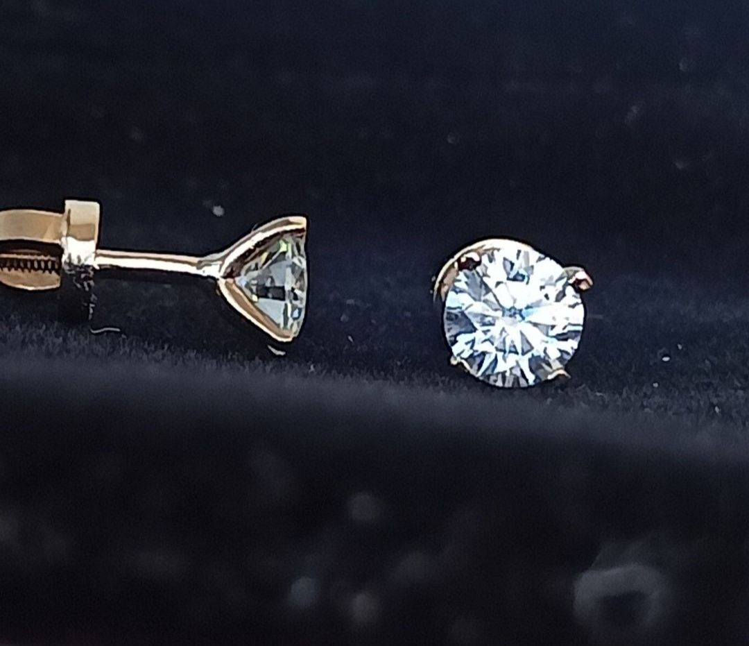 Трендовые пуссеты с бриллиантами 0.5 ct
