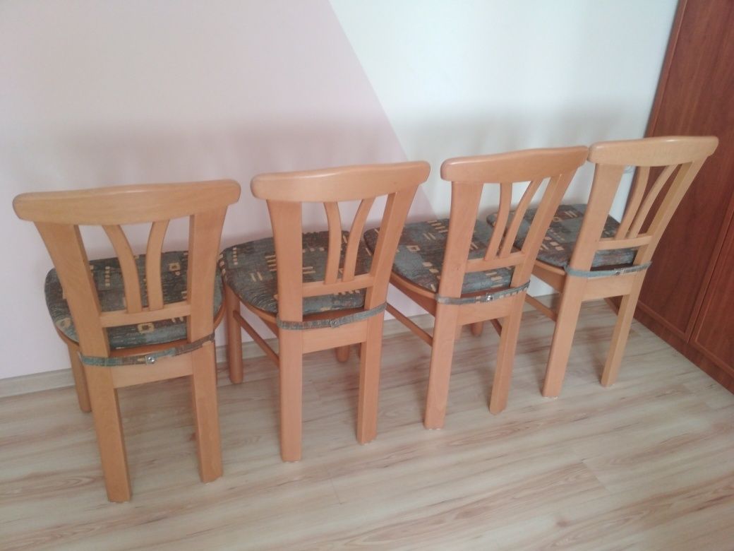 Krzesła drewniane  4 Sztuki.Komplet