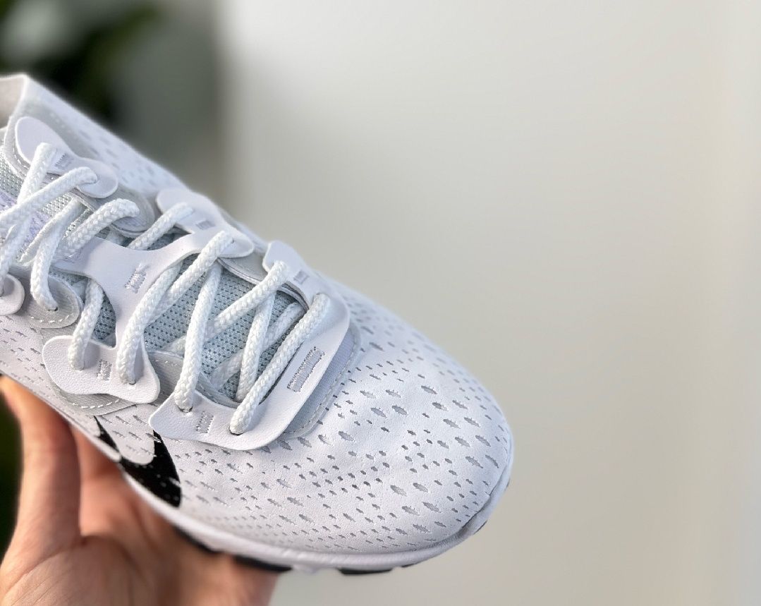 Стильні кросівки Nike react Оригінал Нові 36,5р