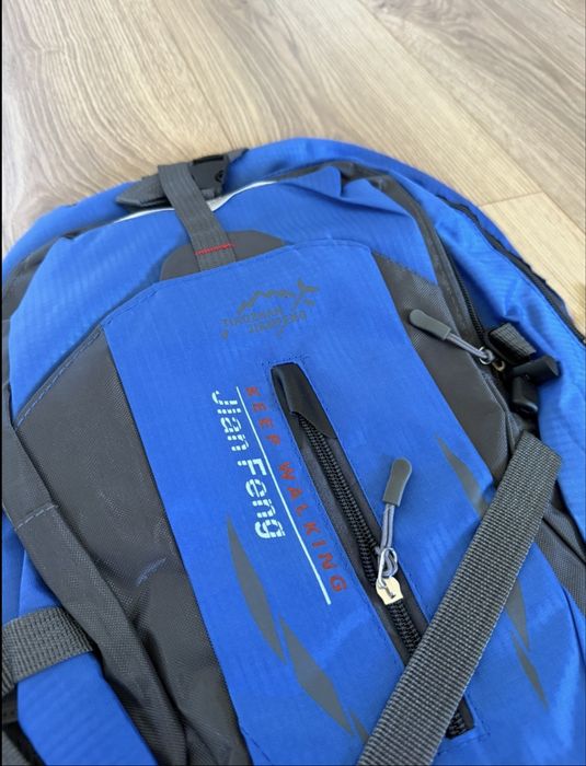 Nowy niebieski szary plecak turystyczny trekkingowy górski 25L wygodny