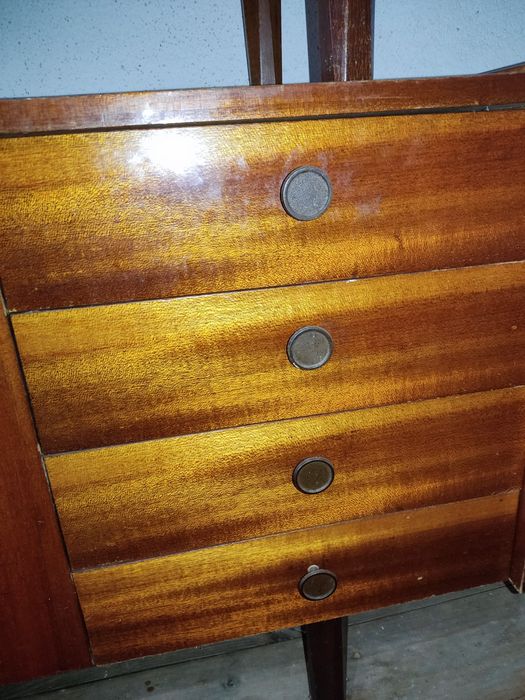 Movel / cristaleira em madeira