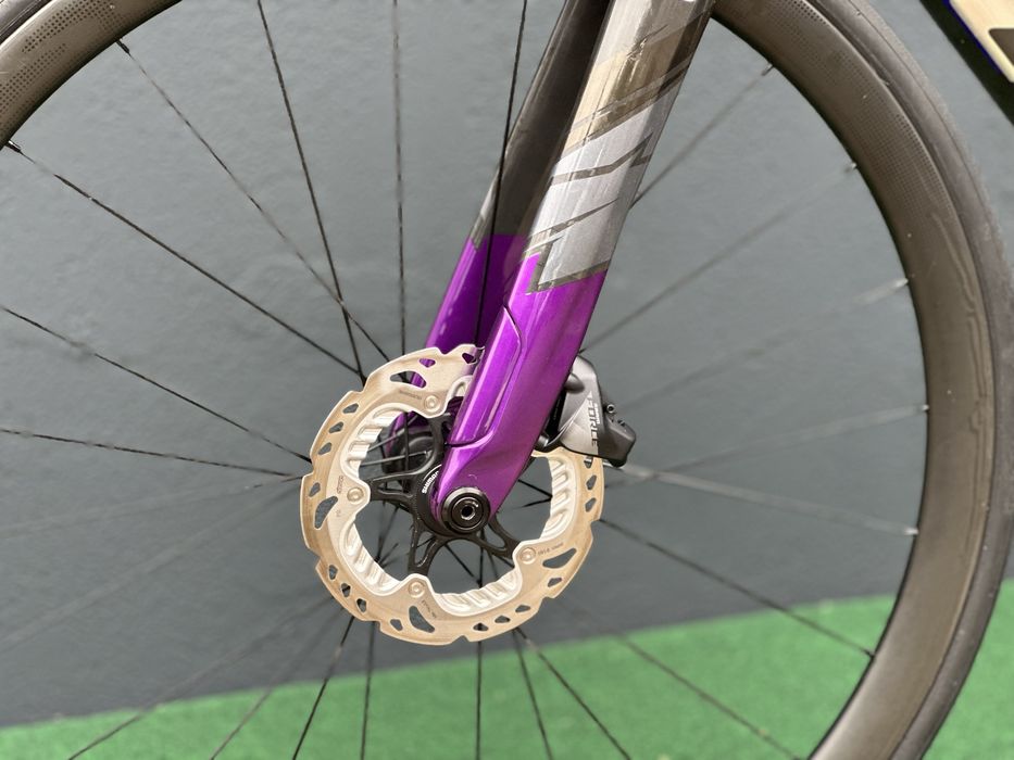 Karbonowy rower szosowy Scott Addict RC Sram Force AXS 12 Syncros r.54