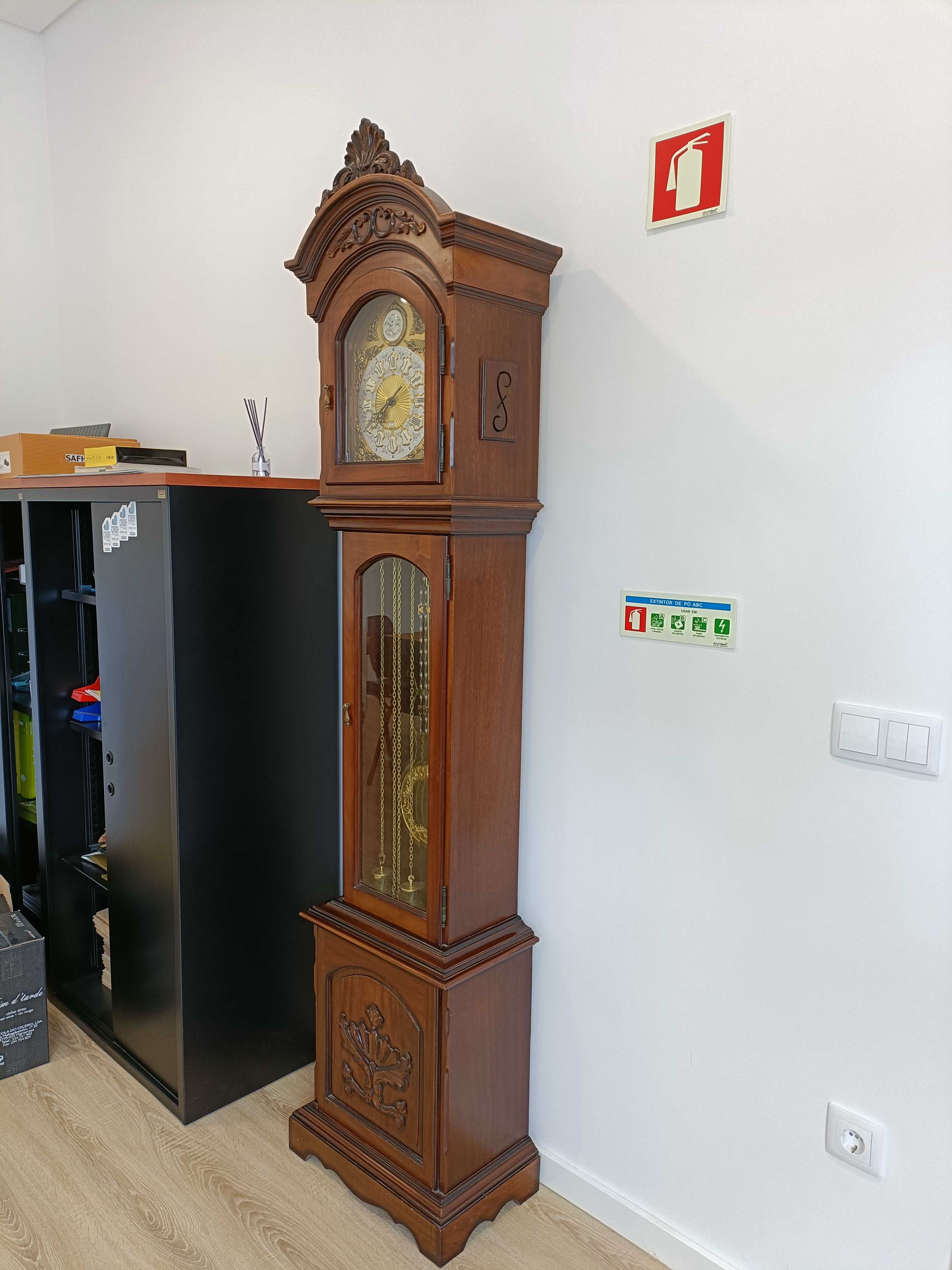 Relógio de chão como novo