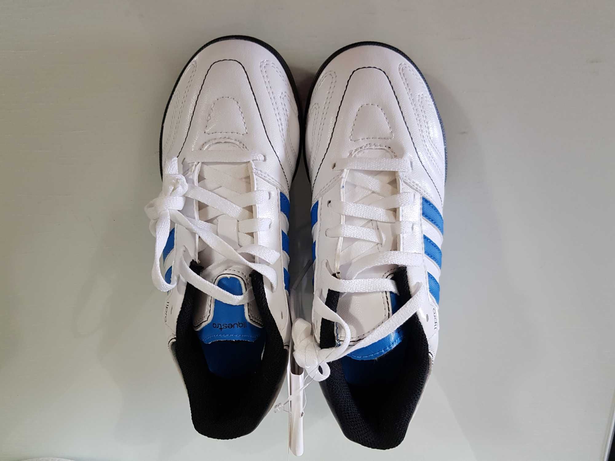 Chuteiras Adidas para Futebol, Novas em Folha, em Caixa Original, N°32