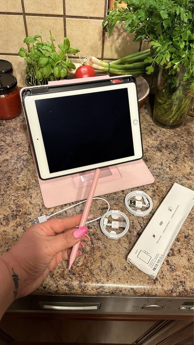 Tablet iPad Apple Retina 10” - PROCREATE - super stan !