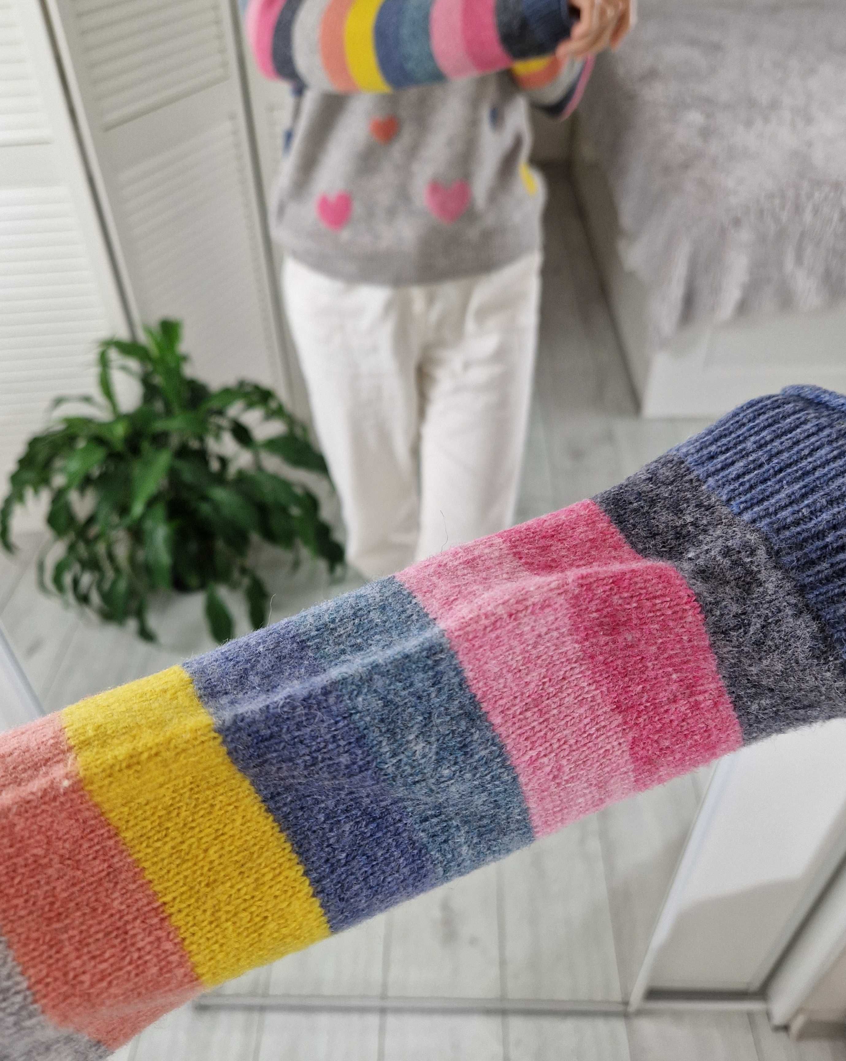 Szary wełniany sweter w kolorowe serca paski 80% lambswool 20% nylon M