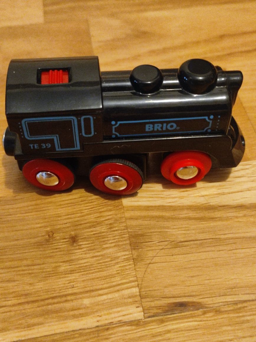 BRIO kolejka lokomotywa klasyczna z USB 33599 D81pM