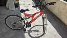 Bicicleta com muito pouco uso