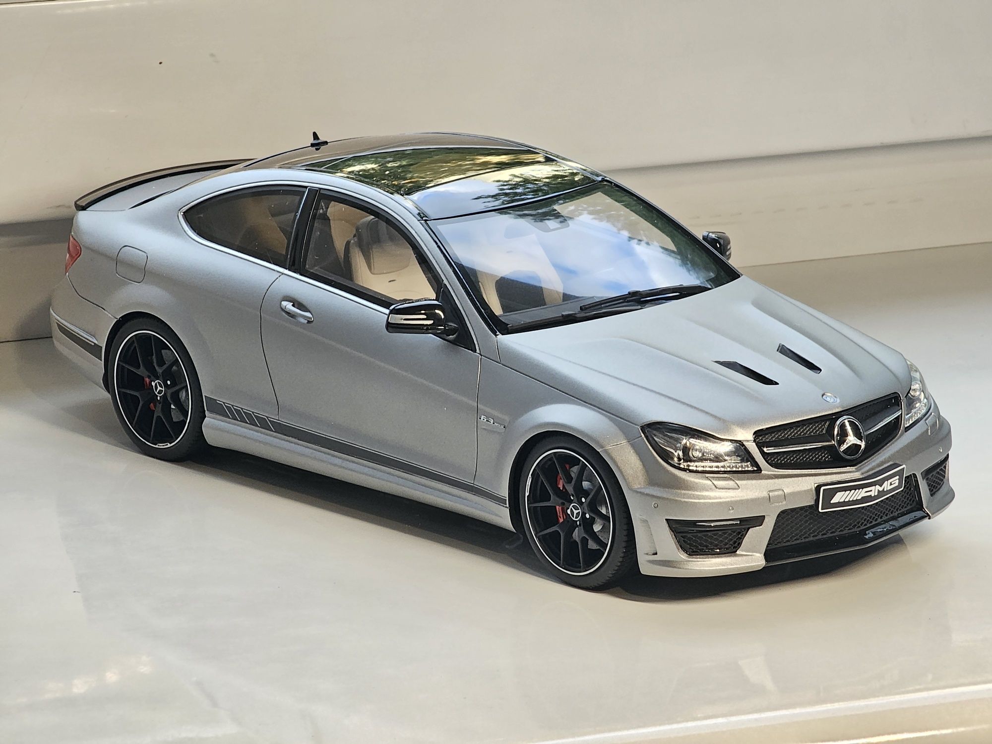 Mercedes-Benz C63 AMG 507 Edition GT SPIRIT 1:18