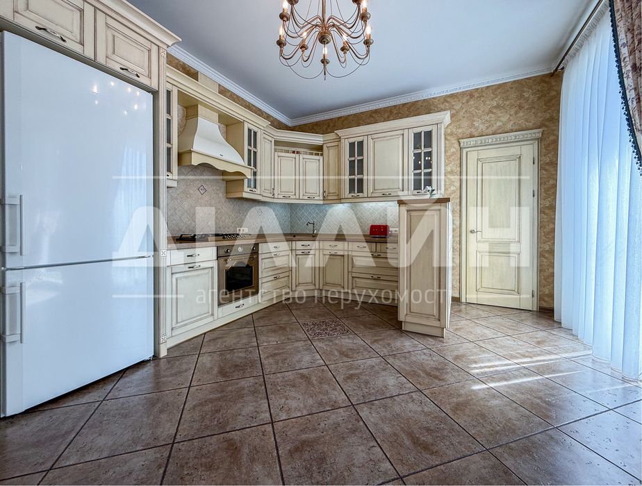 Vip будинок 4 спальні , 2 с/у на Правому березі