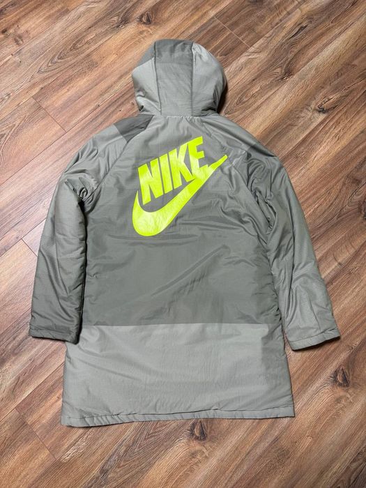 Дитяча двостороння куртка Nike
Стан 9/10. Два бо