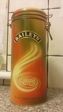 kolekcjonerska puszka po likierze baileys 0,75L