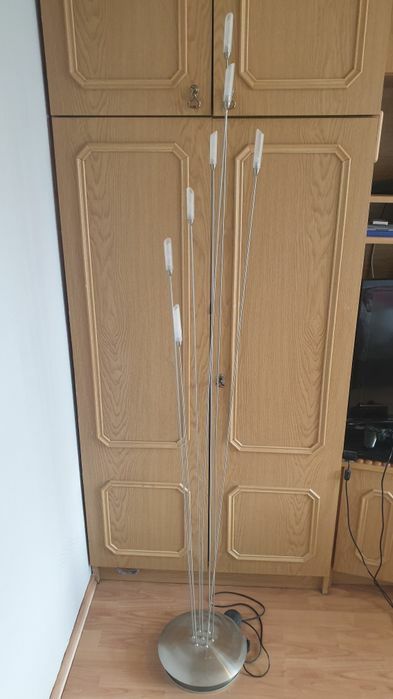 Lampa podłogowa .