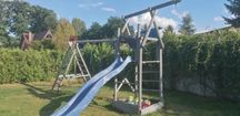 Drewniany plac zabaw ślizg