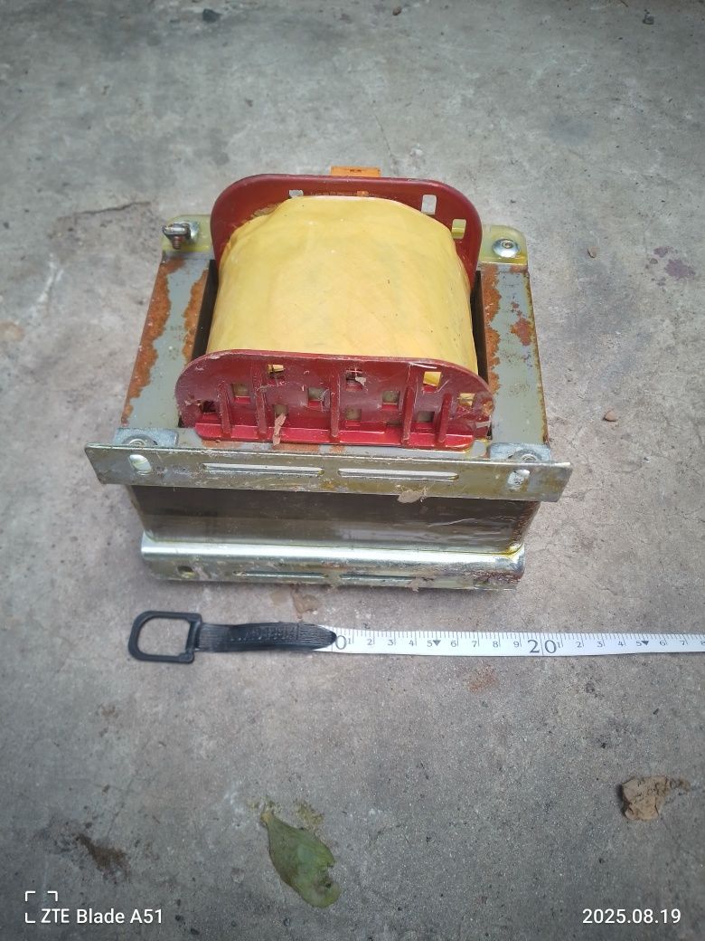 Продам знижувальний трансформатор,1kVa,Trafomodem

На ш