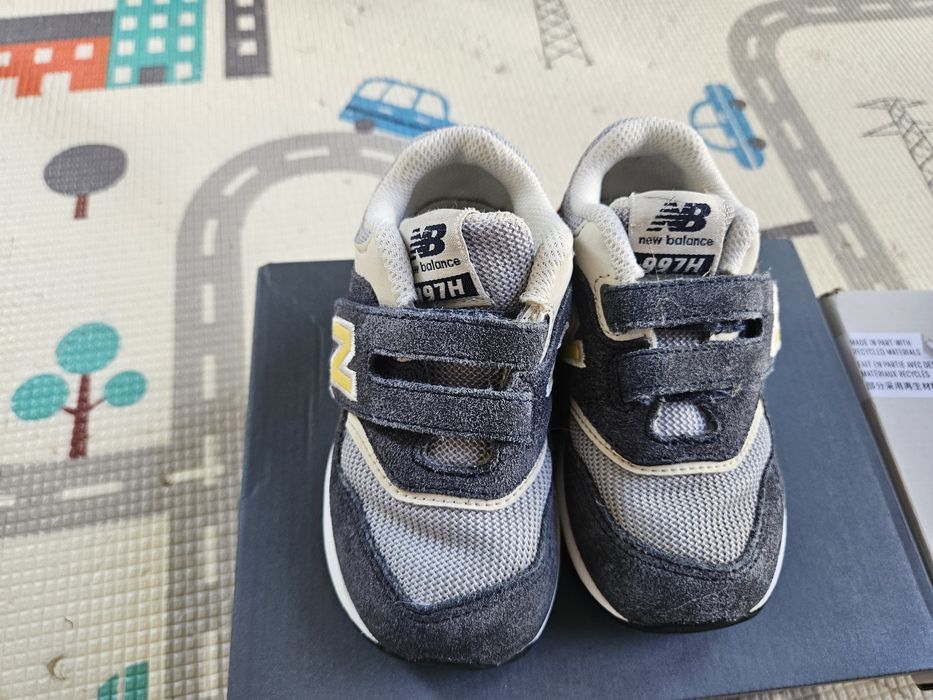 Buty dziecięce New Balance, rozm. 23.5