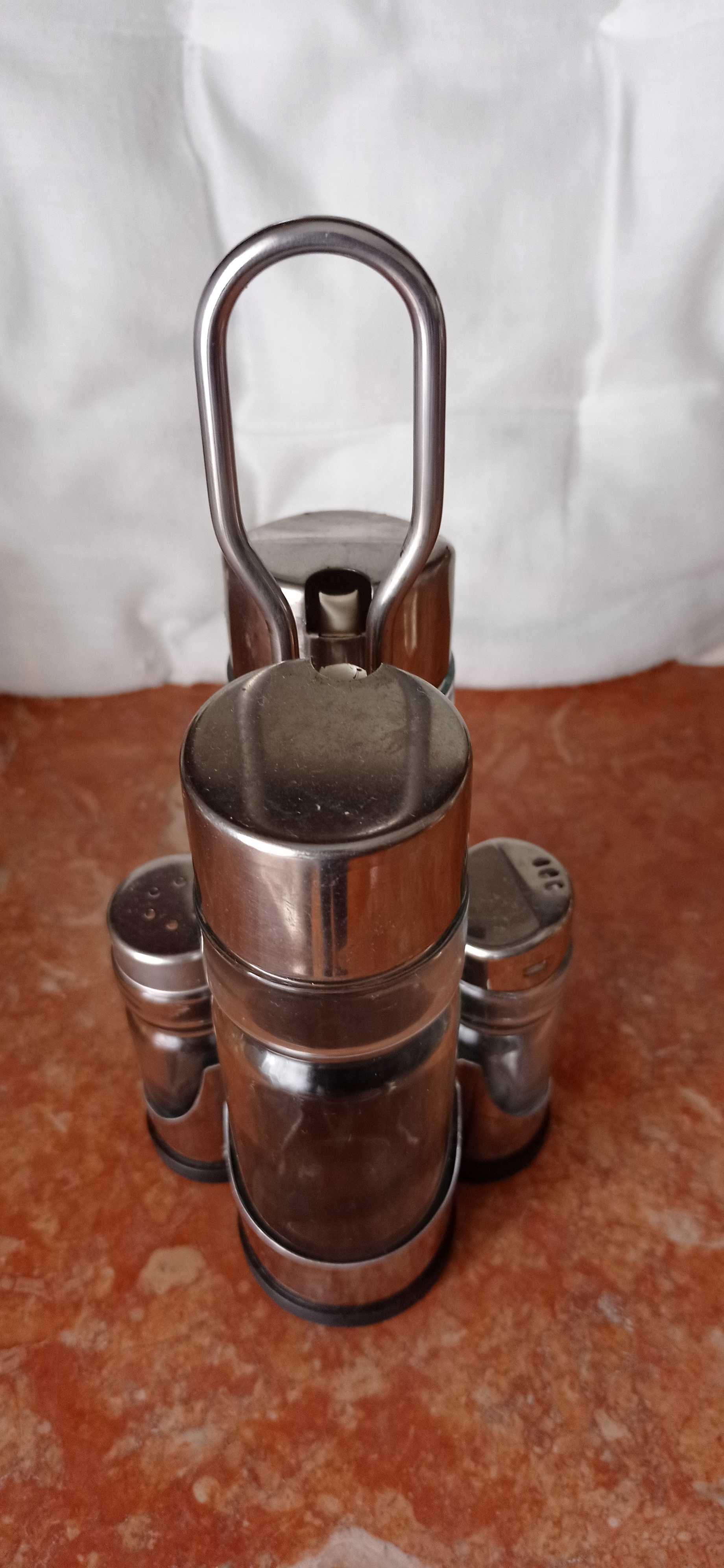 Galheteiro de vidro e inox