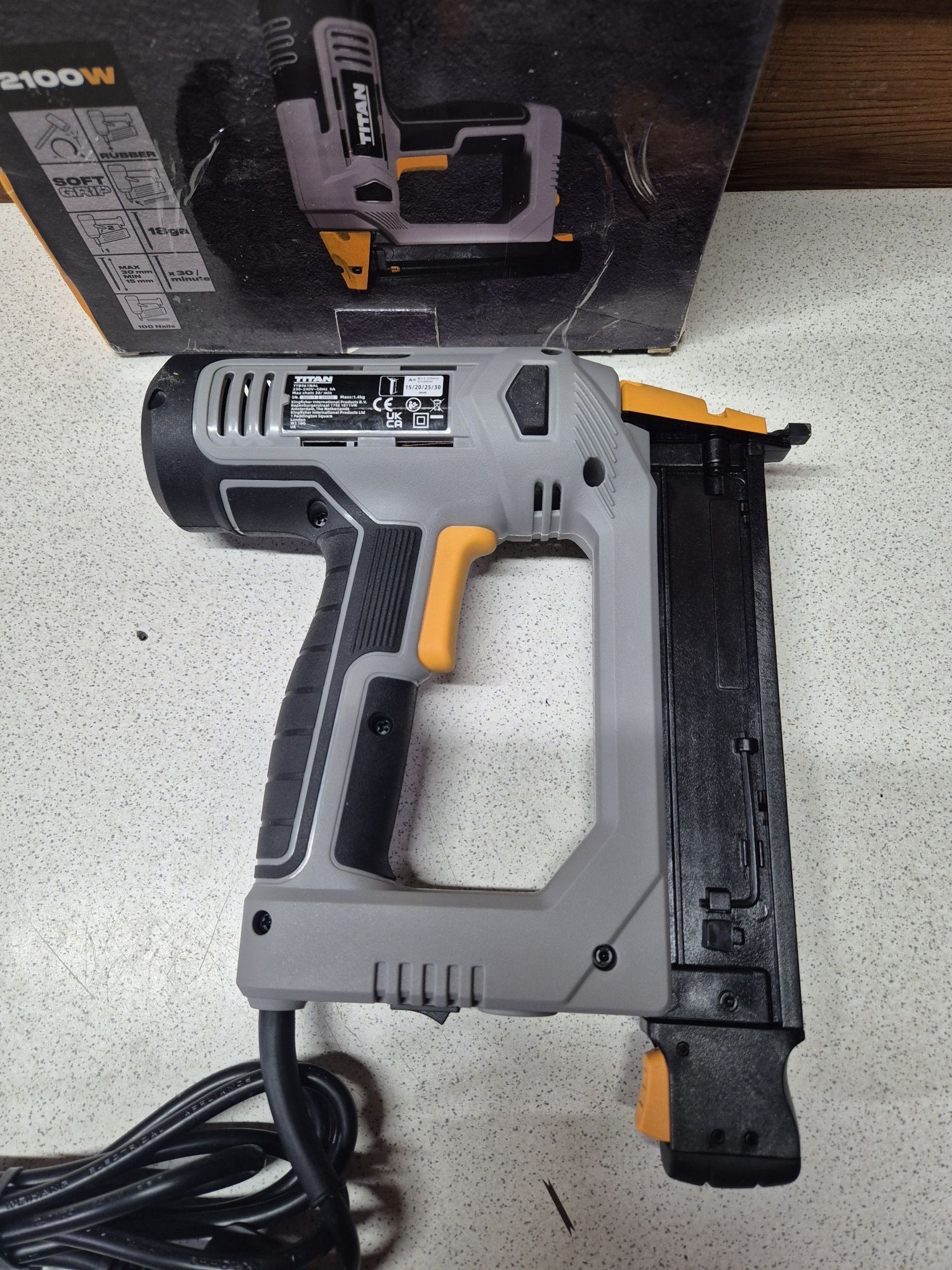 Titan Gwoździarka 2100w