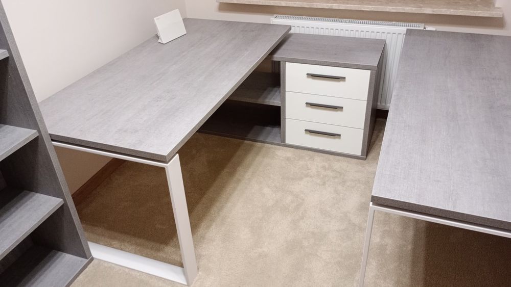 Meble biurowe biurko stół regał