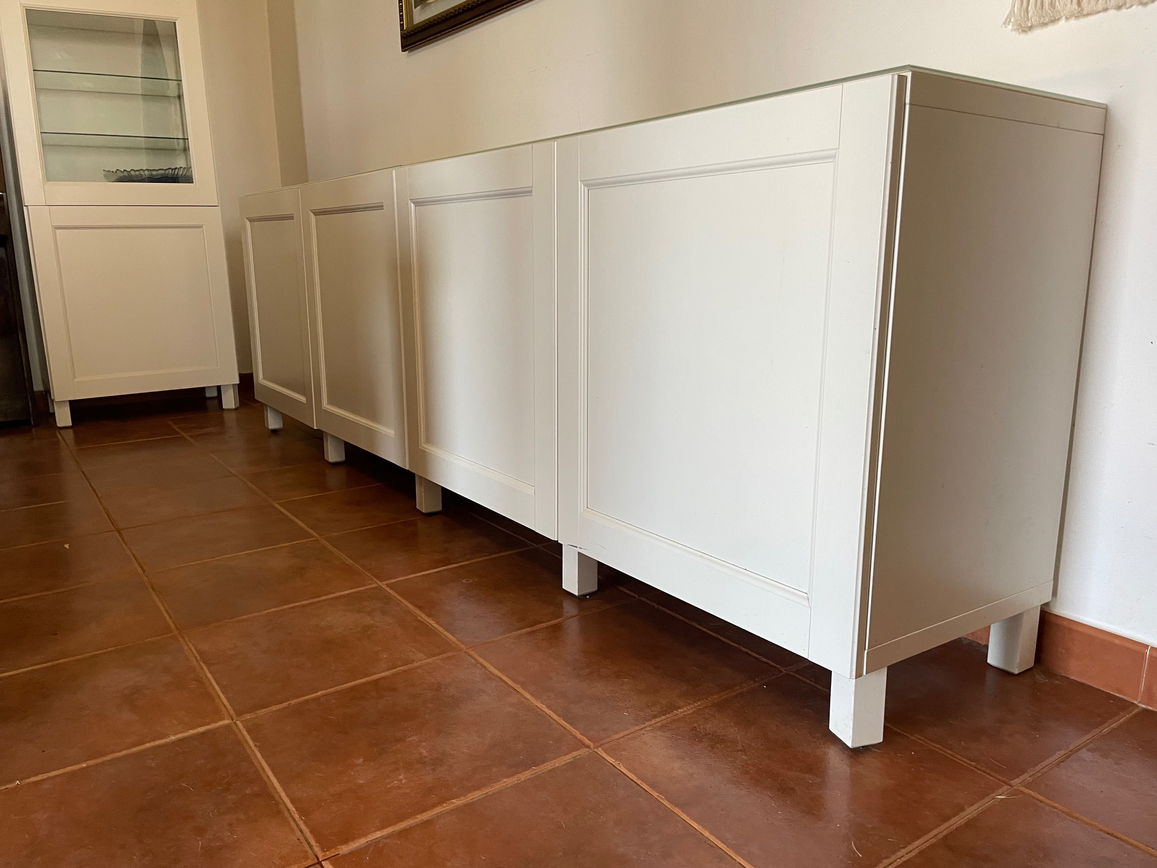 Aparador Besta IKEA