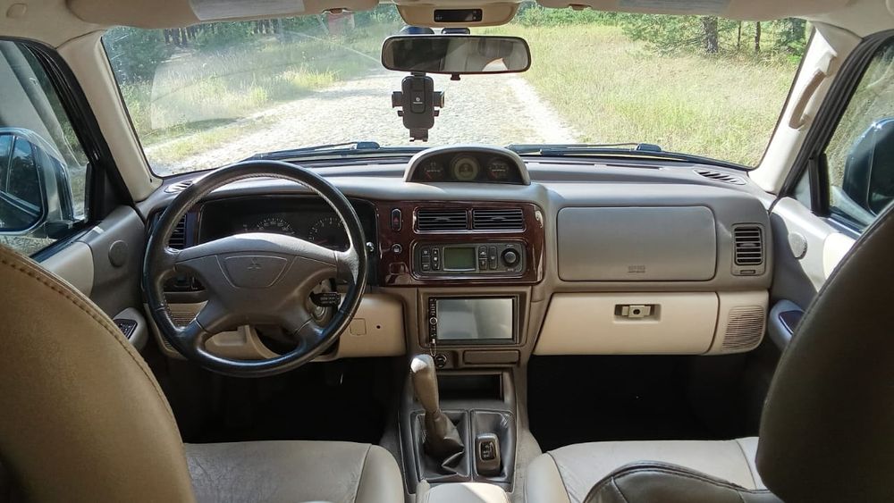 MITSUBISHI pajero sport