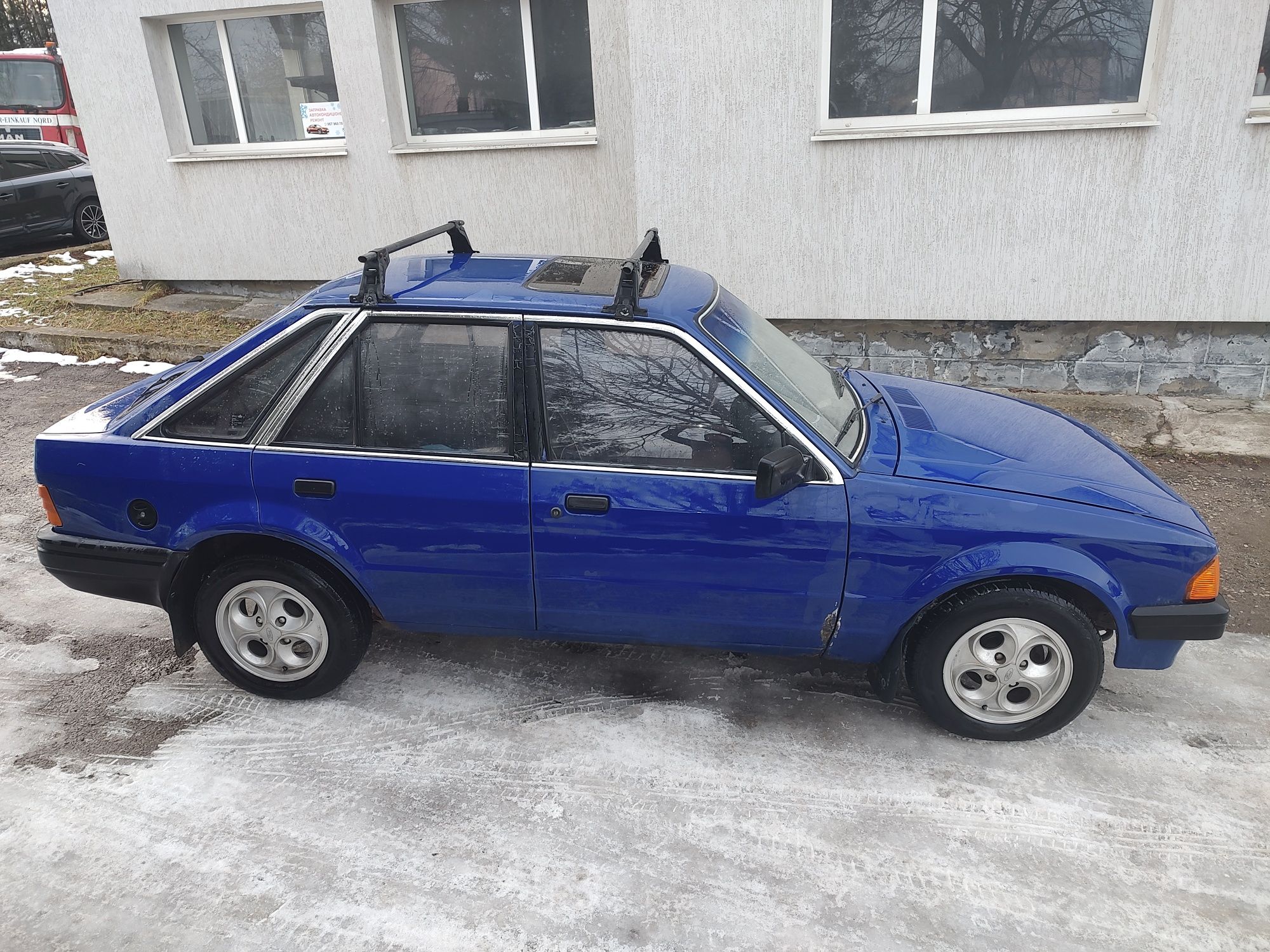Ford escort 1,1 хороший стан один власник 20 років диски з XR