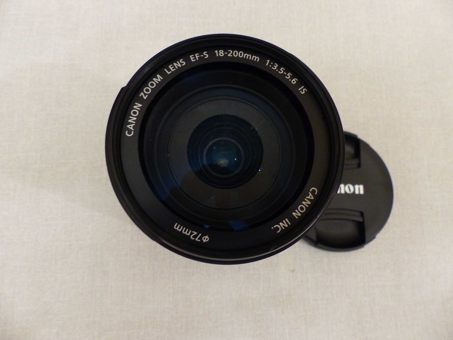 Об'єктив Canon EF-S 18-200 mm F/3.5-5.6 IS