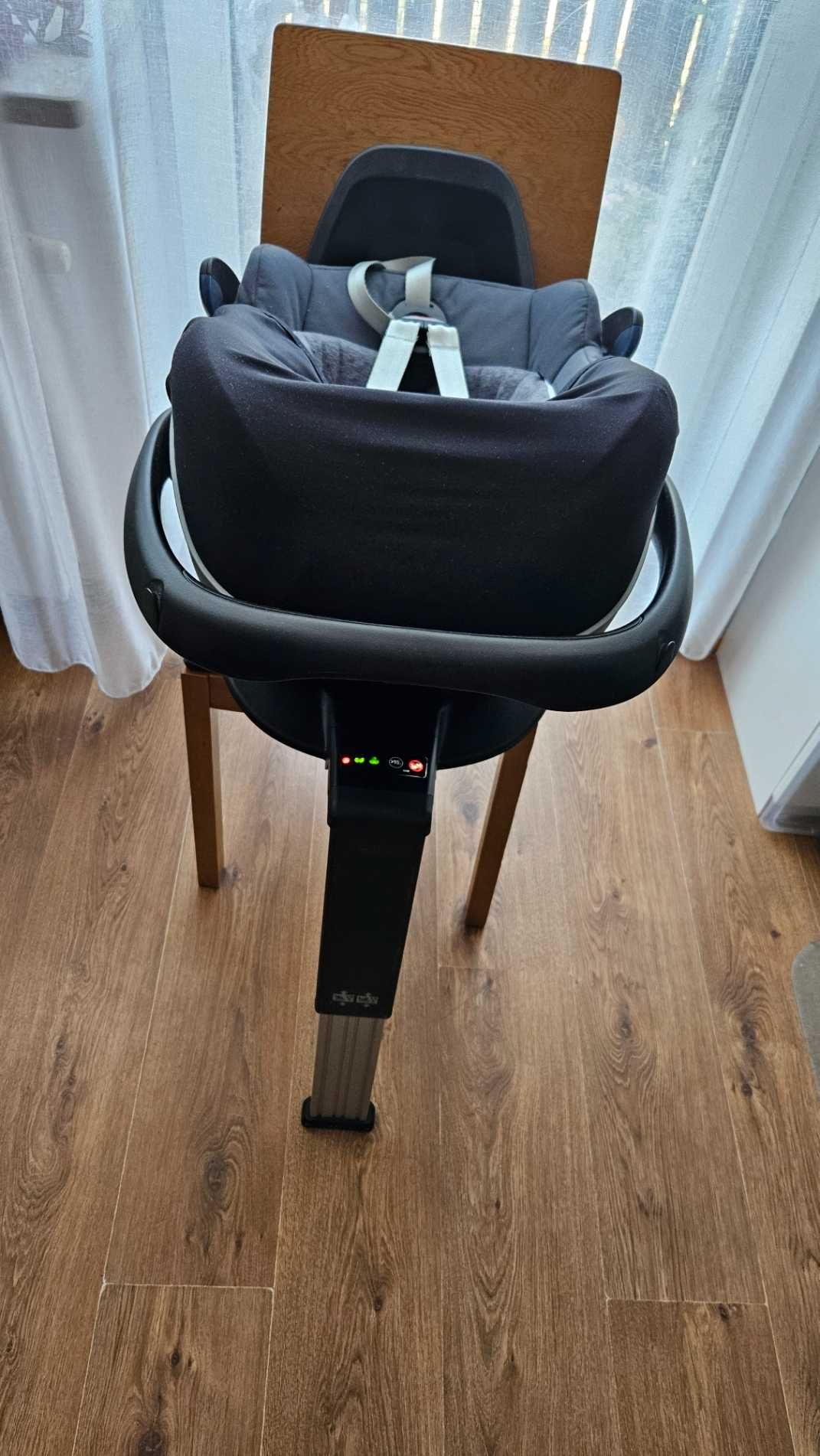 Fotelik z bazą: Maxi Cosi Pebble Pro i-Size z bazą FamilyFix3