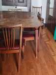 Vendo mesa e cadeiras