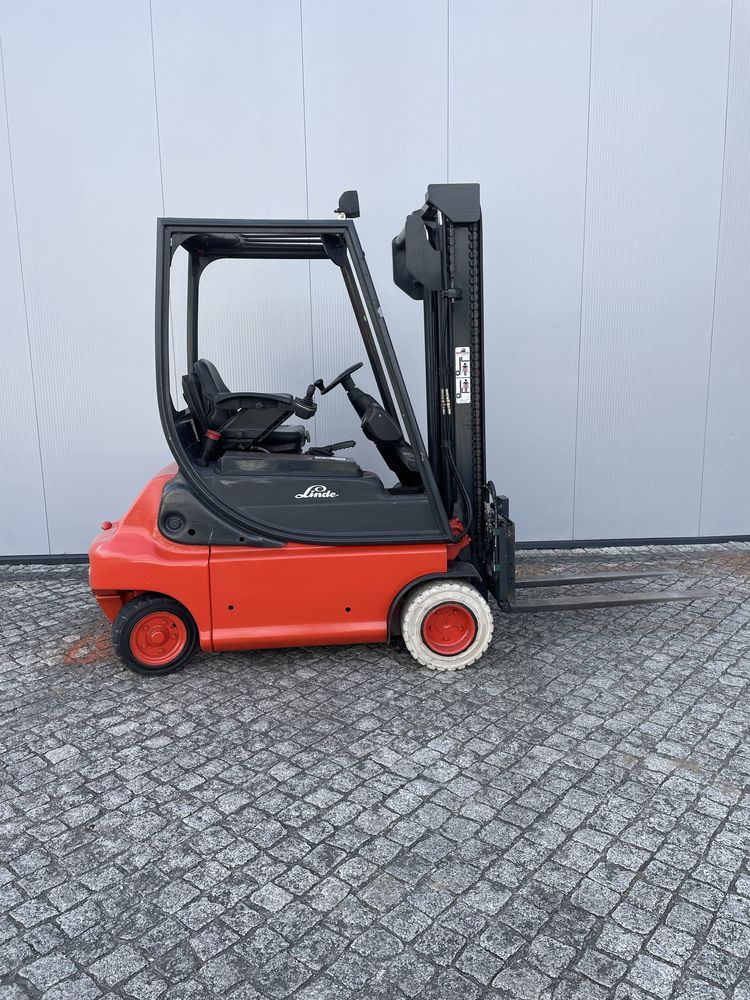 Empilhador eletrico linde E20