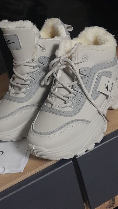 Кросівки зимові чоловічі і жіночі