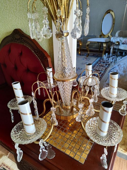 Класична,  кришталева  люстра