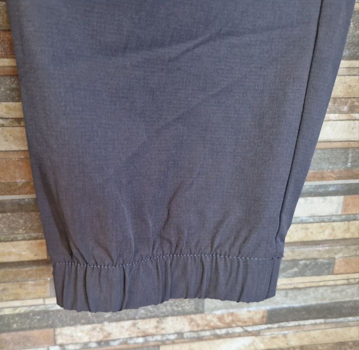 Calças de ganga de trabalho novas multibolsos xl
preço 14eur
De ganga