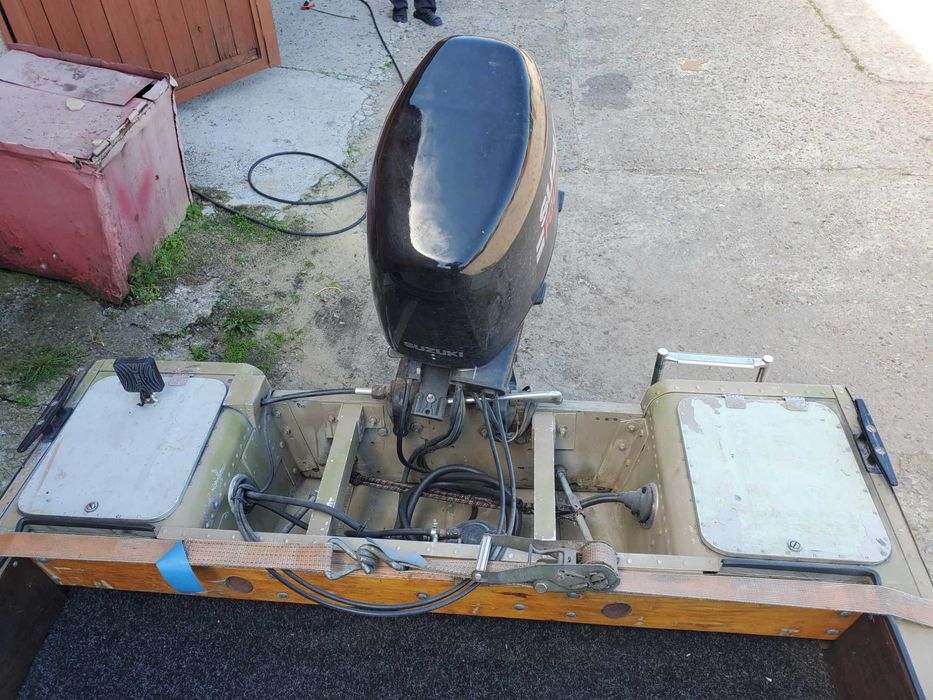 Лодка з мотором Южанка 2