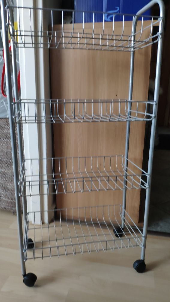 Sszafeczka na kolkach lazienkowa metalowa
