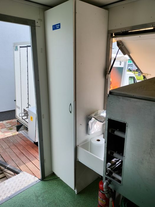 Przyczepa gastronomiczna do sprzedaży kurczaków z rożna