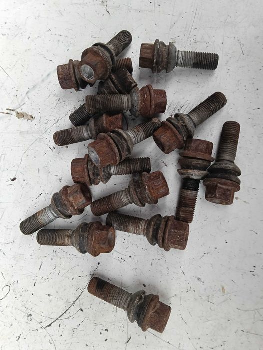 Szpilki Koła Audi Q7 /Tuareg Porsche Cayene 16 sztuk WYSYŁKA