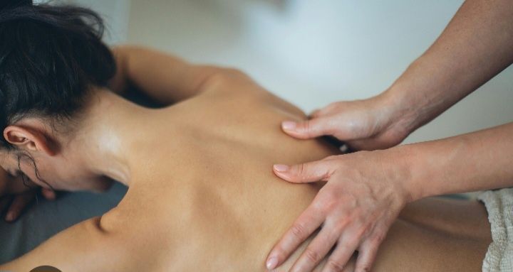 Розслабляючий масаж для дівчат і жінок.