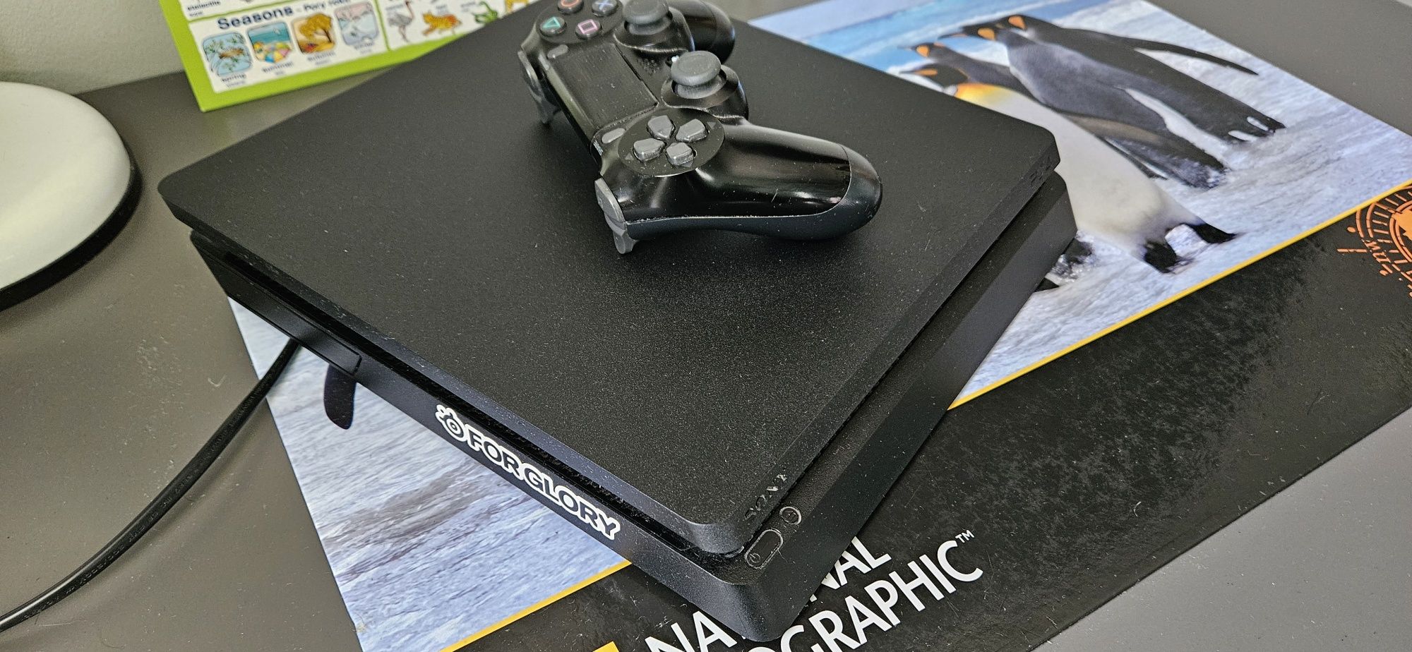 Konsola PS4 1TB .