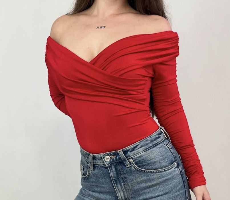 Боді червоного кольору