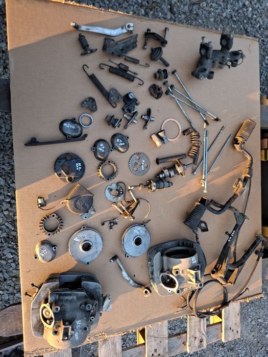 Kawasaki kz 200 głowica  emblemat amortyzator części