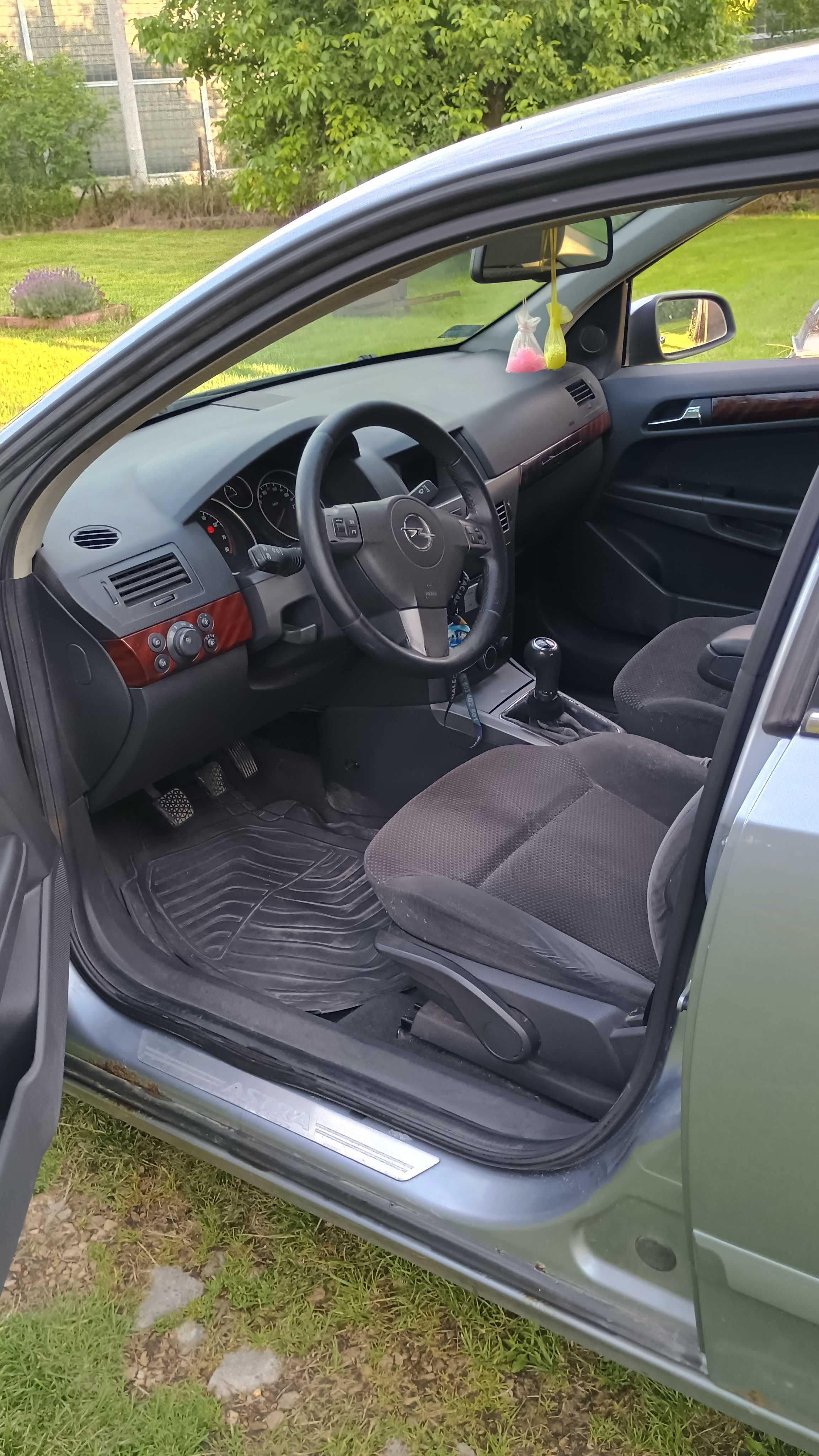 Opel astra h 2004