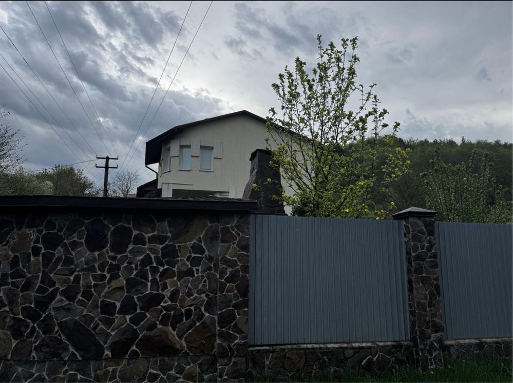 Продаж багатокімнатного будинку